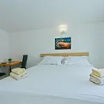 19 Apartament